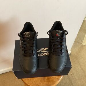 Reebok Unisex Black Leather Sneakers